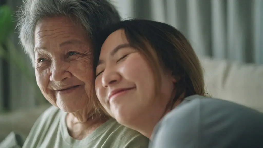 Asian elderly woman renewing her Canadian Dental Care Plan coverage